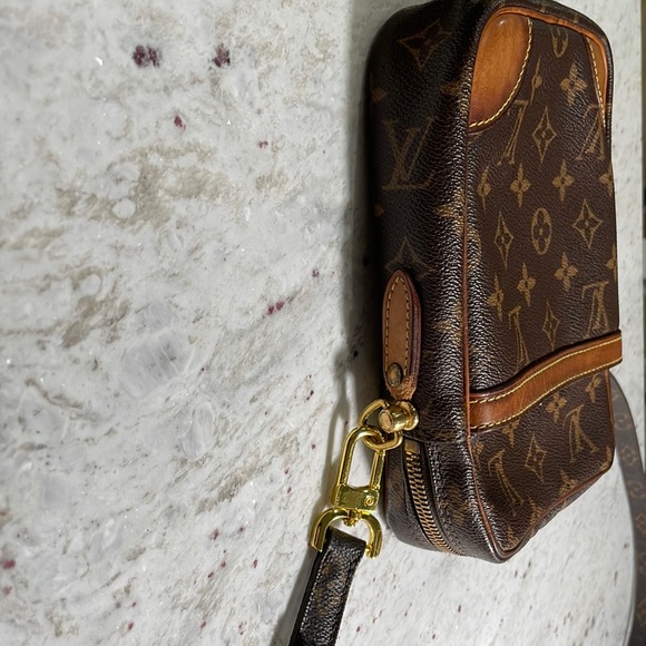 Louis Vuitton Danube crossbody bag - Picture 3 of 13
